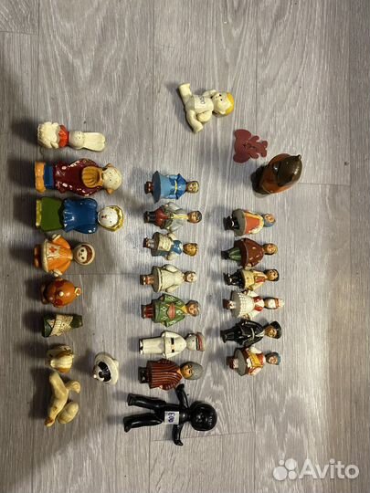 Коллекционные фигурки разных национальностей