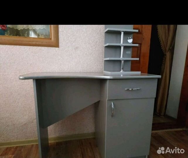 Стол маникюрный