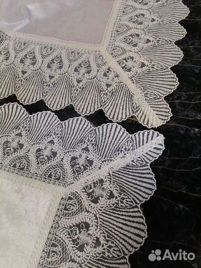 Скатерть тканевая с большим кружевами