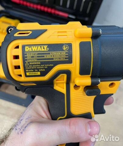 Шуруповерт dewalt ударный 26v+набор