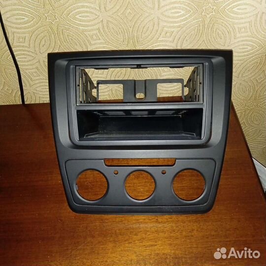 Рамка с полкой на 1din магнитолу skoda wag