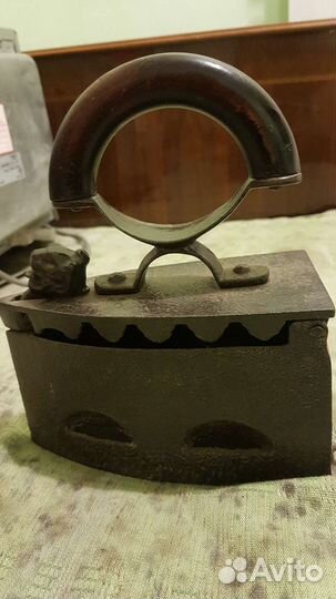 Утюг старинный