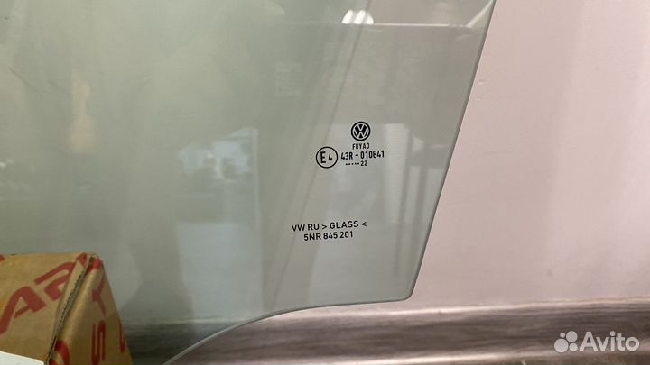 Фольксваген Тигуан II пер правое стекло 5NR845202