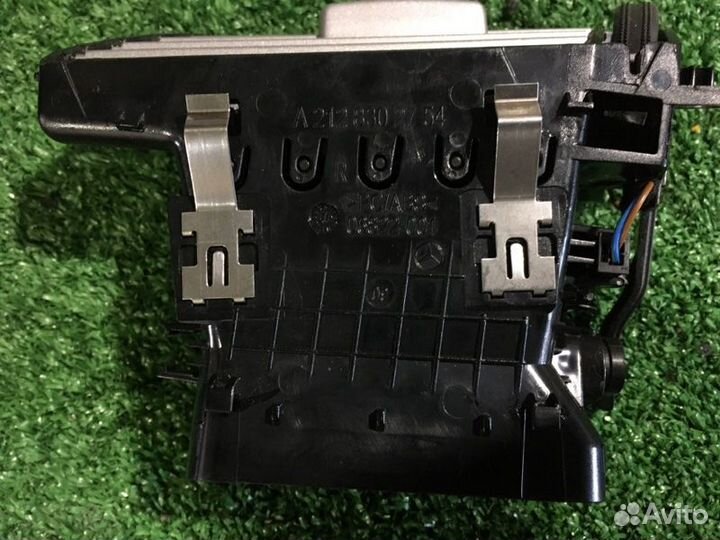 Дефлектор передний правый Mercedes-Benz E-Class