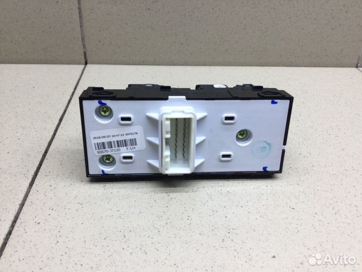 Блок управления стеклоподъемниками Kia Ceed