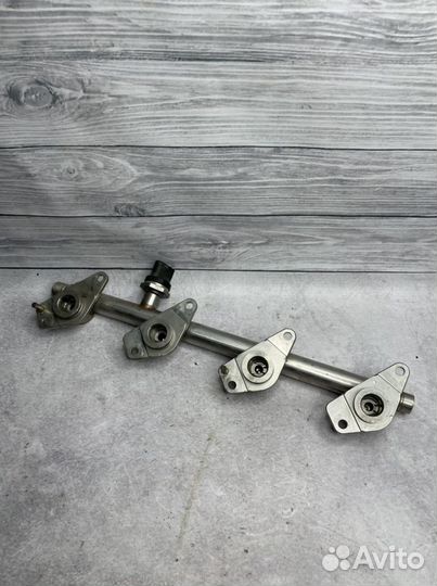 Рампа топливная Mercedes CLA 1,6л