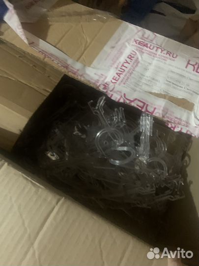 3 коробки вешалок