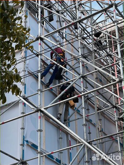 Строительные леса для сцен и подиумов Layher