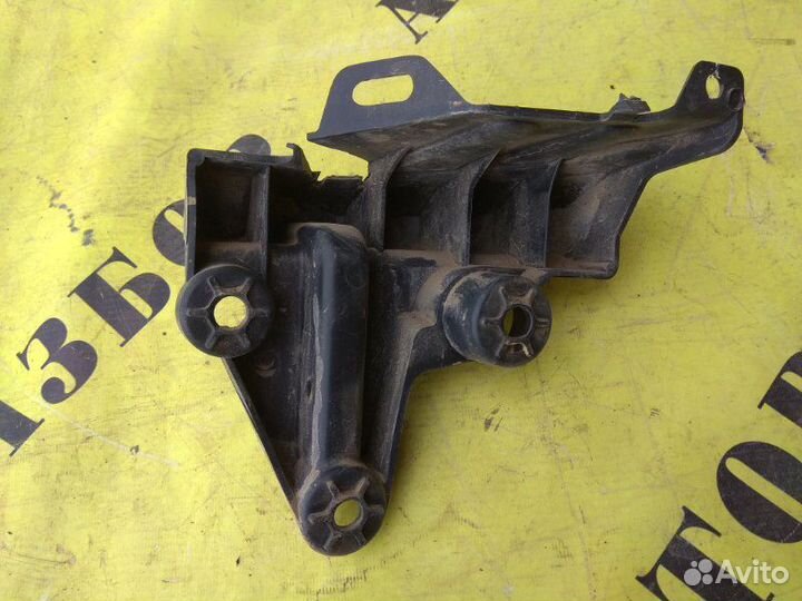 Кронштейн заднего бампера левый Citroen C4 2 B7