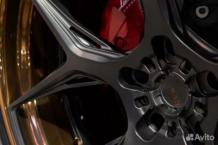 Двусоставные кованые R22 на Lamborghini Urus