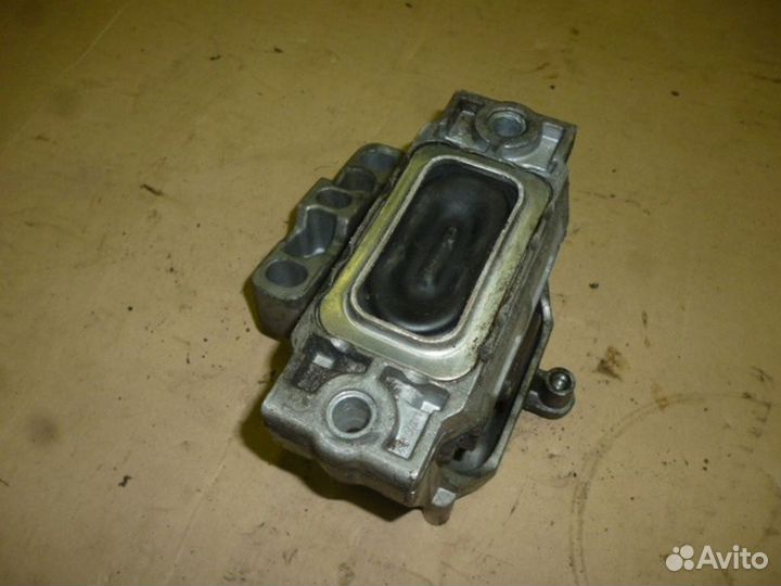 Опора двигателя (подушка) правая volkswagen Golf 5