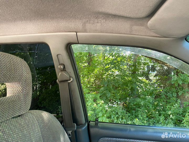 Обшивки стойк кузова Mitsubishi Space Wagon 2