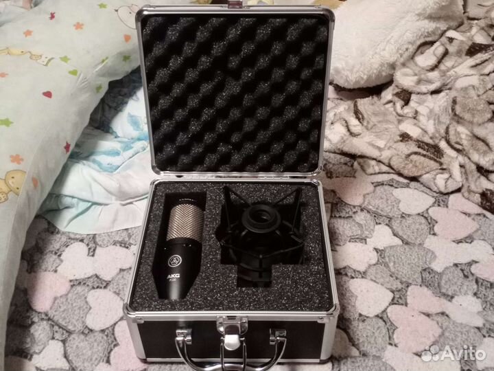 Студийный микрофон akg