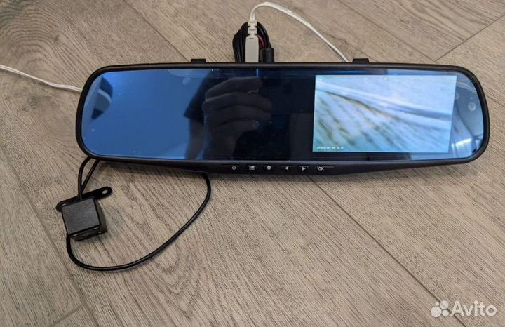 Видерегистратор с камерой заднего вида 