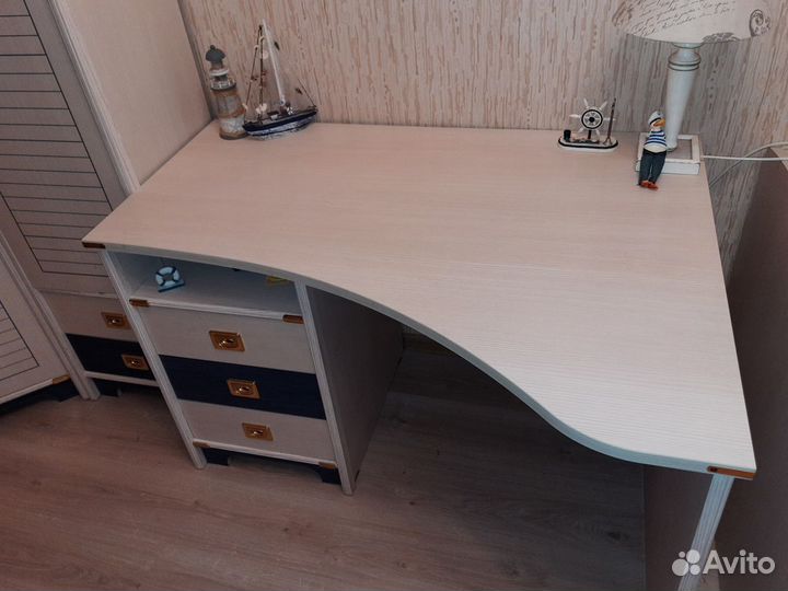 Письменный стол 
