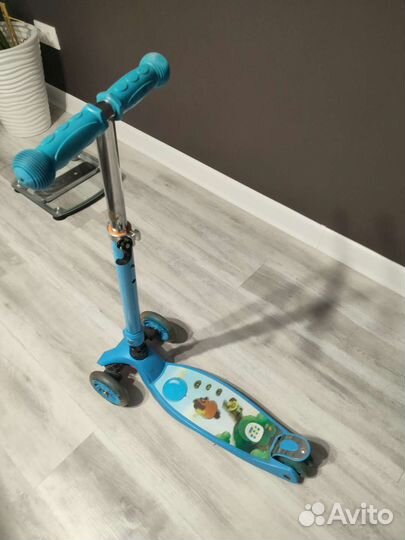 Самокат со светящимися колесами