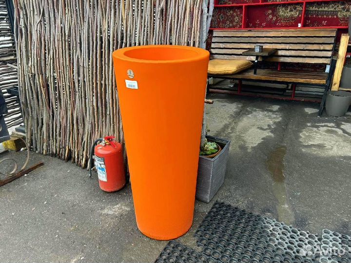 Кашпо уличное из пластика