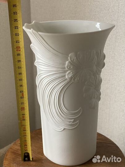 Бисквитный фарфор ваза