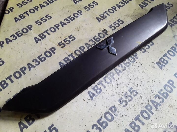 Накладка крышки багажника Mitsubishi Outlander XL