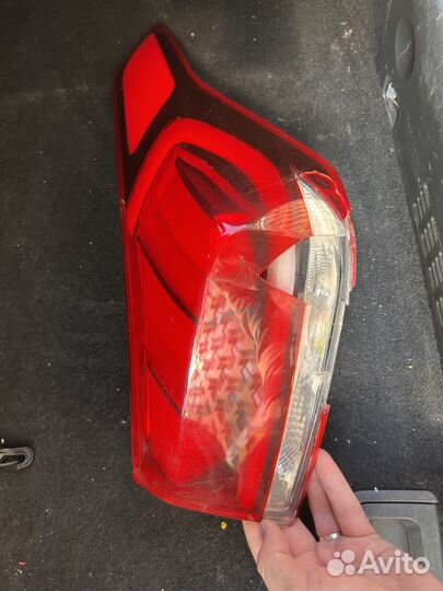 Фонарь задний правый Genesis G80