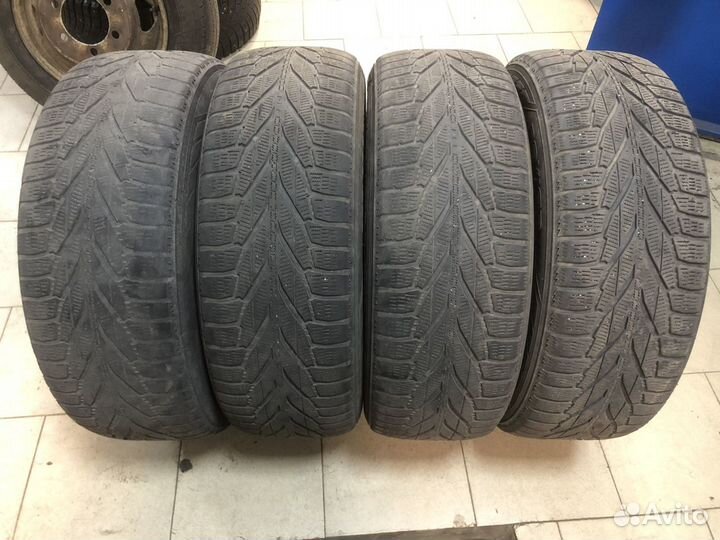 Nokian Tyres Hakkapeliitta R2 235/65 R17