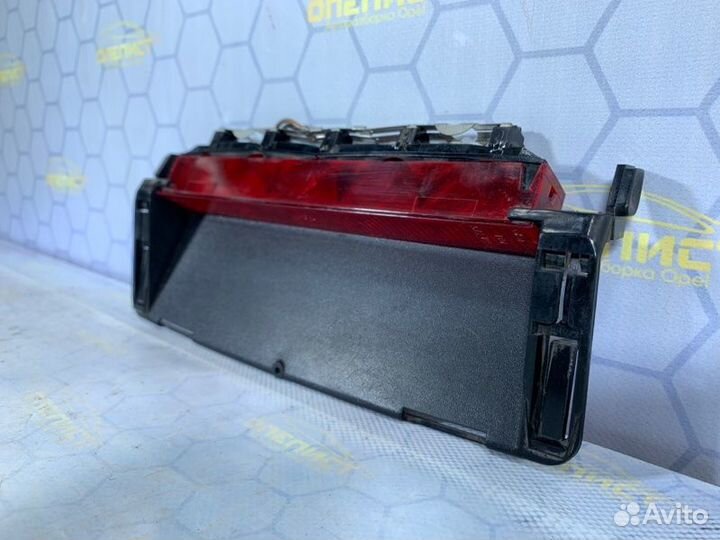 Стоп сигнал на заднем стекле Opel Vectra B X20XEV