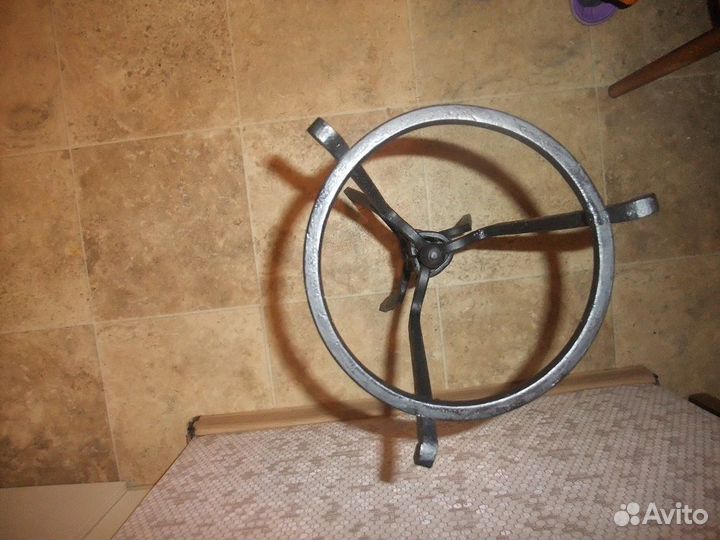 Подставка для цветов кованая напольная черная