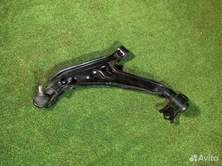 Рычаг передний левый Nissan Primera P11