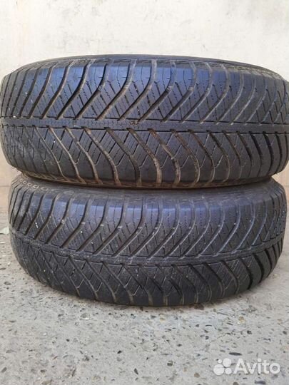 Goodyear Vector 4Seasons 215/60 R17 96V