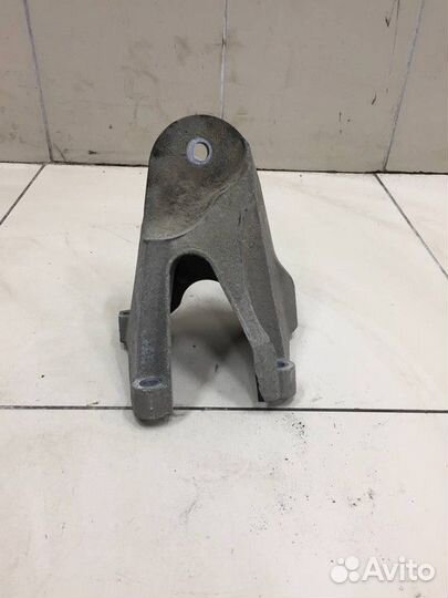 Кронштейн двигателя правый jxfa 2.4 Ford Transit