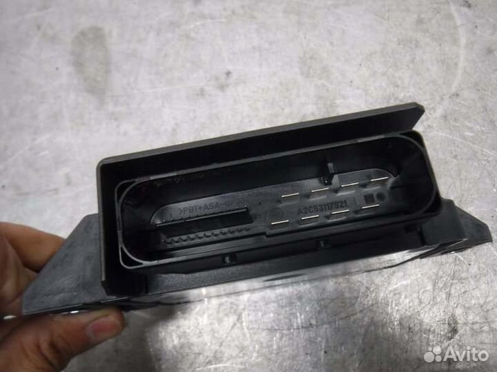 Блок управления парковочным тормозом Volkswagen