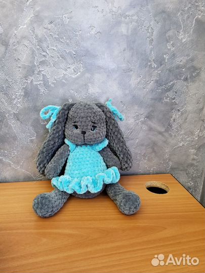 Вязаные игрушки заяц