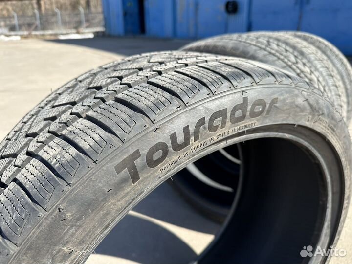 Tourador Winter Pro TSU1 245/40 R20 и 275/35 R20