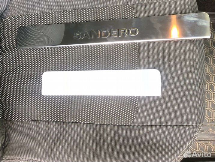 Накладки на пороги Сандеро