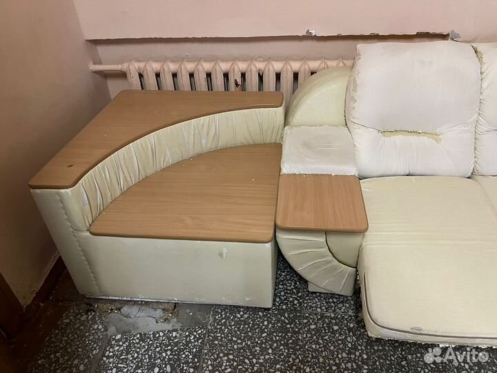 Диван