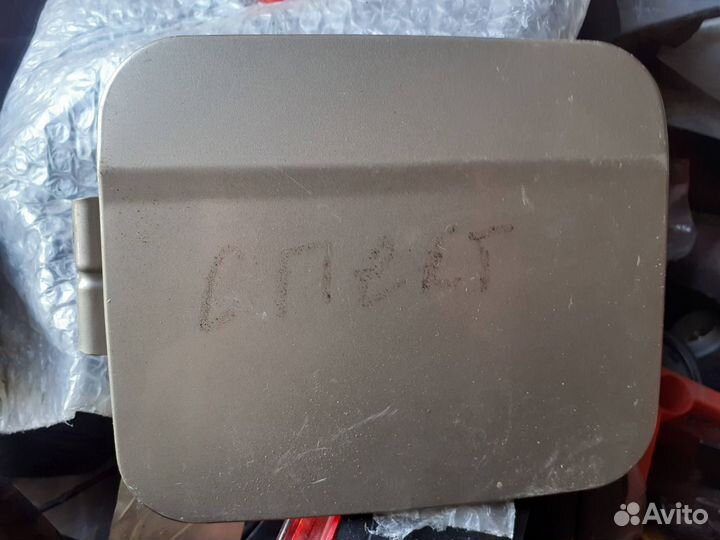 Лючок бензобака (топливного бака) Kia Spektra