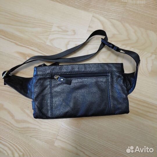 Кожаная сумка на пояс