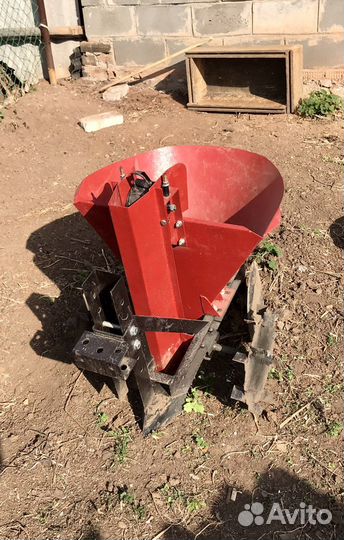 Картофелесажалка для мотоблока