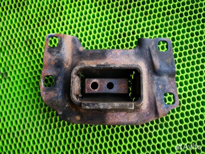 Опора кпп левая для Mazda 3 BL 2009-2013 1,6