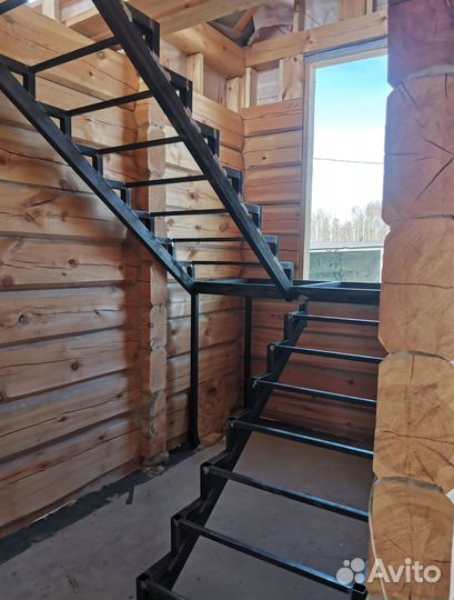 Металлический Каркас П-образной Лестницы на Второй