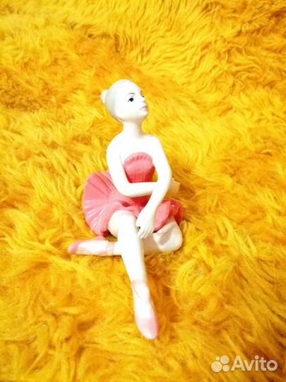 Фарфоровая статуэтка 