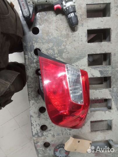 Задний правый фонарь таета камри