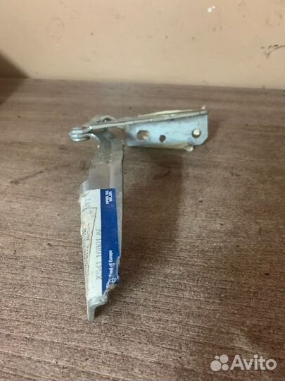 Петля капота левая ford focus I