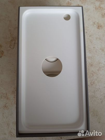 iPhone 8, 64 ГБ
