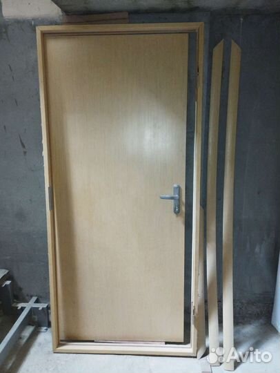 Дверь бу входная
