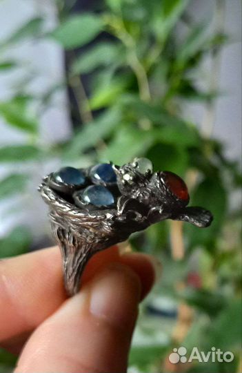 Серебряное кольцо с сапфирами