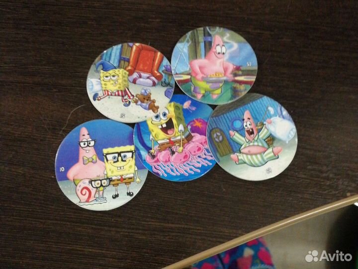 Фишки (несколько с наклейками)