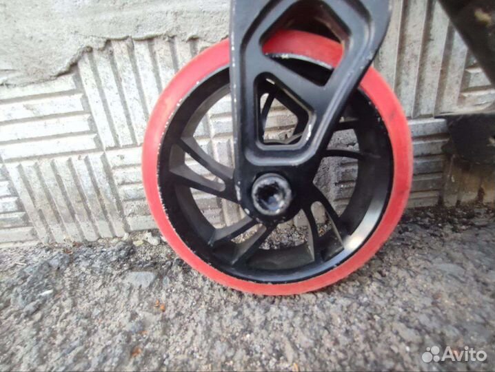 Трюковой самокат novatrack