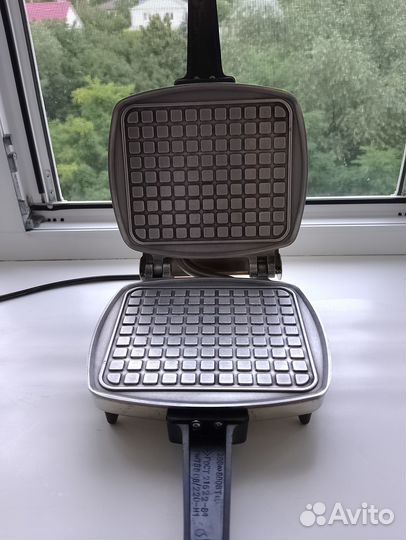 Вафельница 