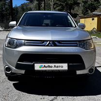 Mitsubishi Outlander 2.4 CVT, 2013, 269 000 км, с пробегом, цена 1 400 000 руб.